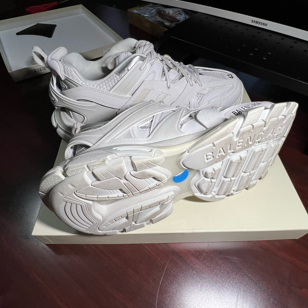 BALENCIAGA
Track Sneakers - Picture 10 of 12